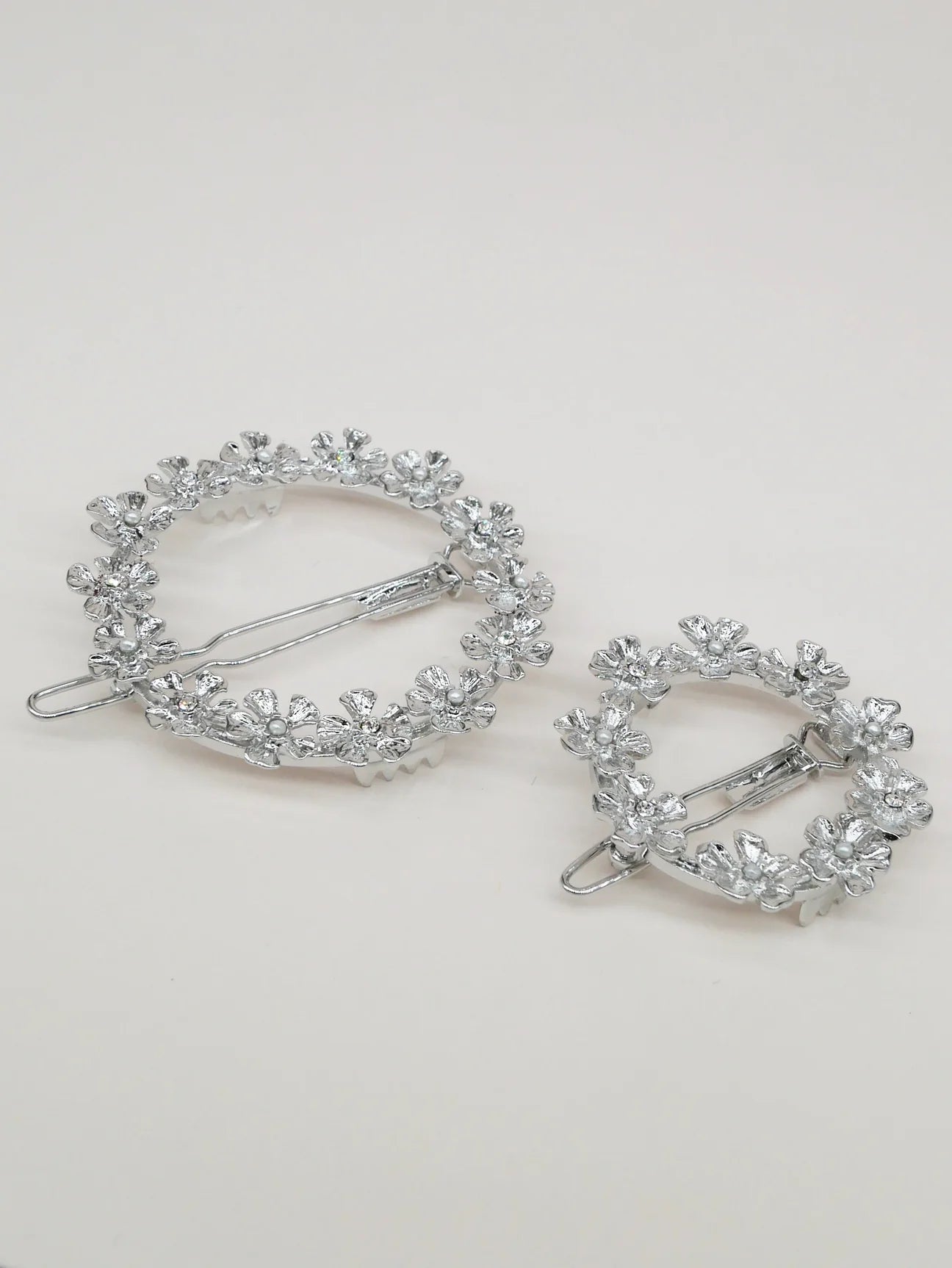 Round flower hair clip - Little Olivia silver plated