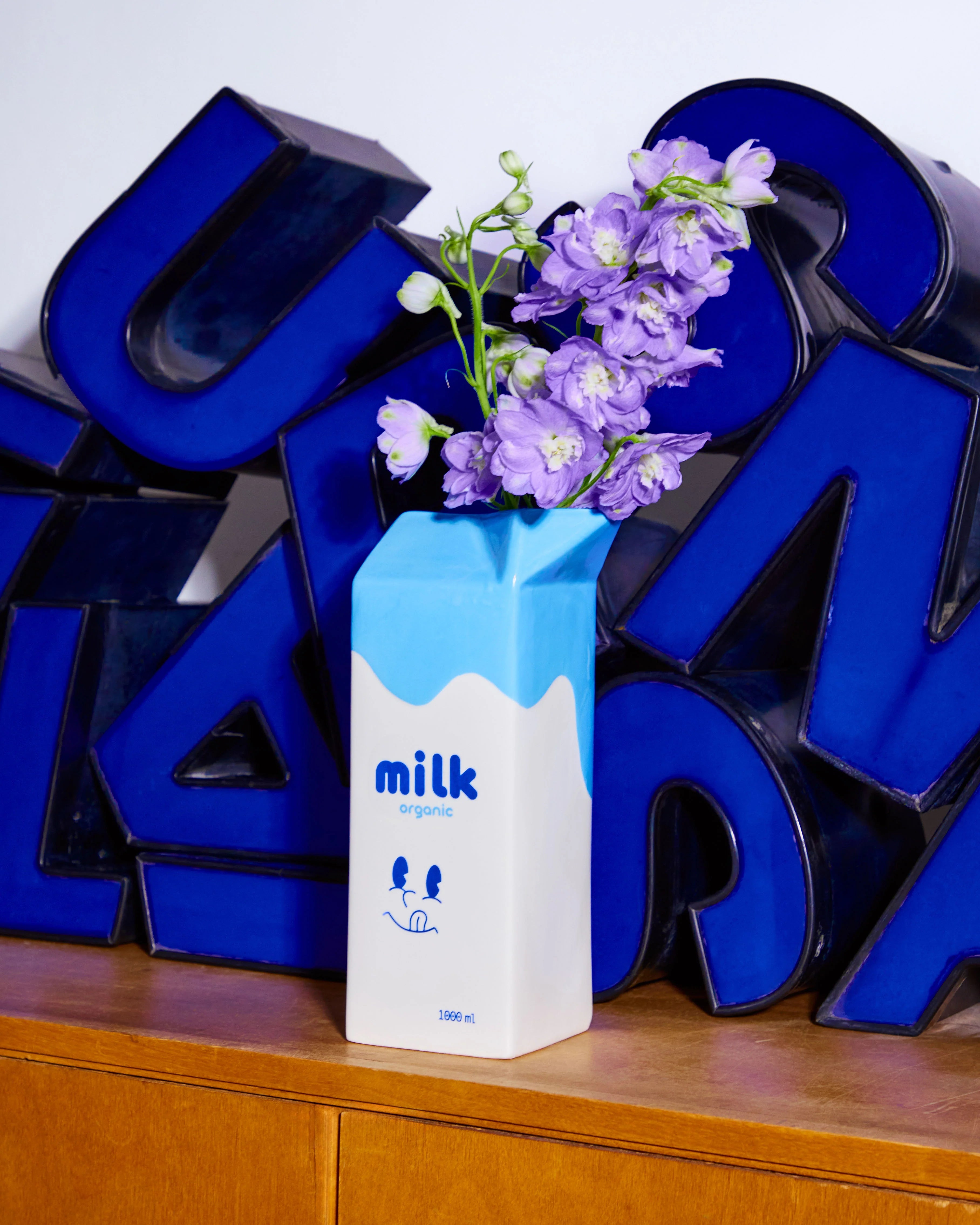 Vase milk
