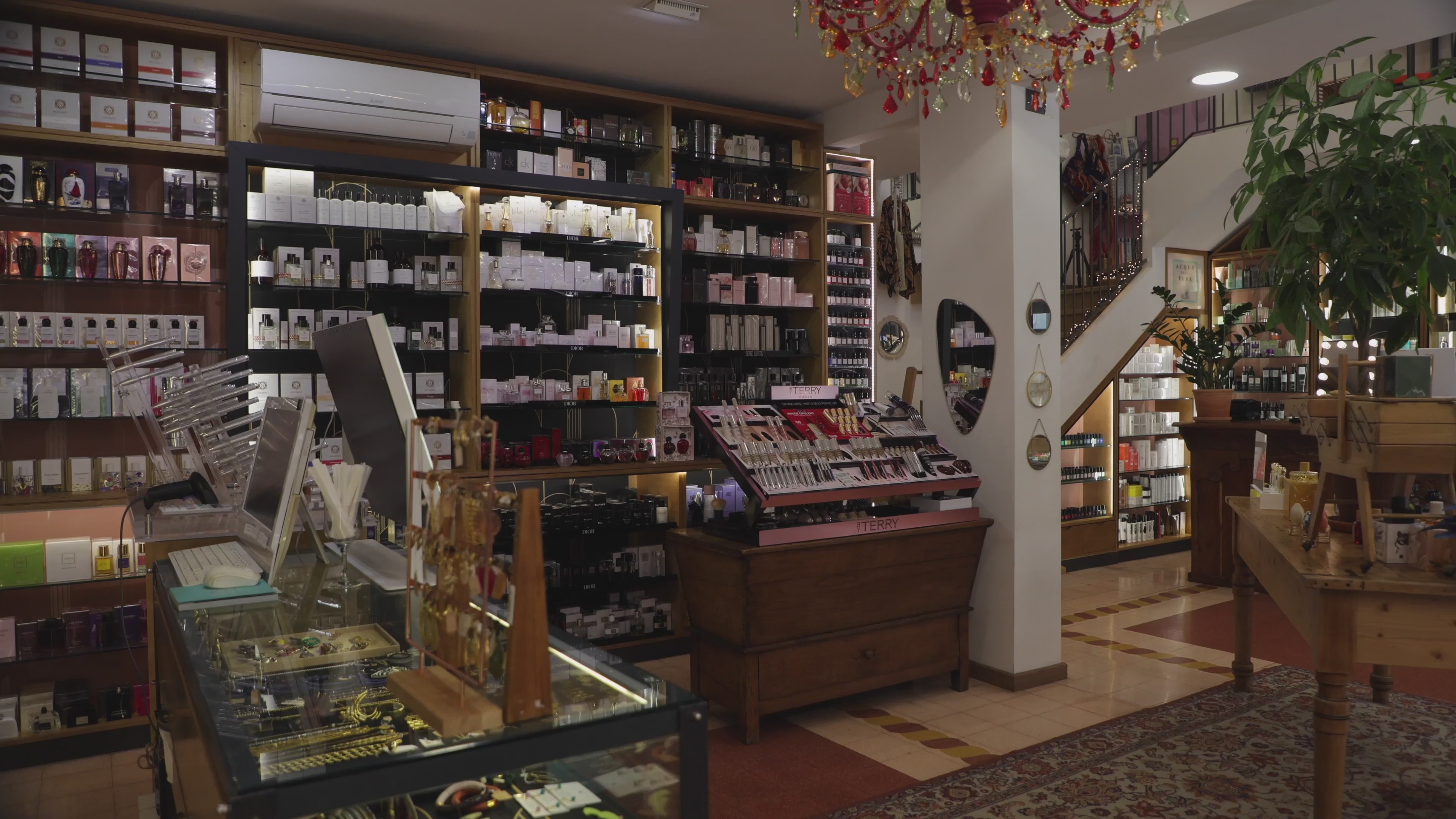 Carica video: 
